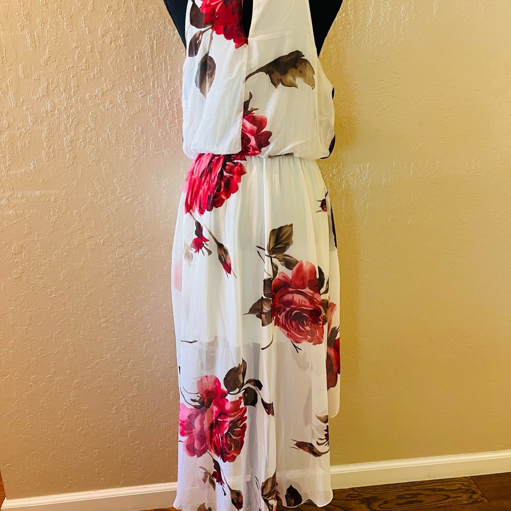 Chic Floral Midi Dress in Red and White - Picture 3 of 6